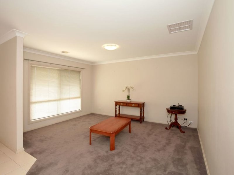 Photo - 48 Yarrawah Crescent, Bourkelands NSW 2650 - Image 3