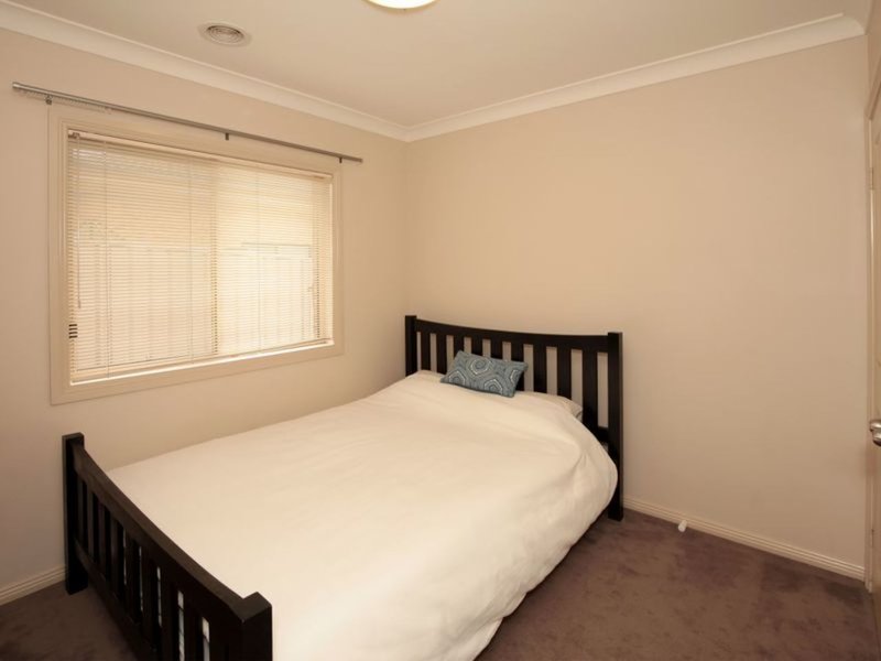 Photo - 48 Yarrawah Crescent, Bourkelands NSW 2650 - Image 6