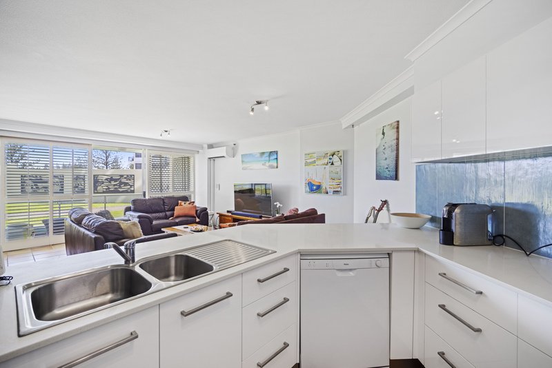 Photo - 4/80 Marine Parade, Coolangatta QLD 4225 - Image 3