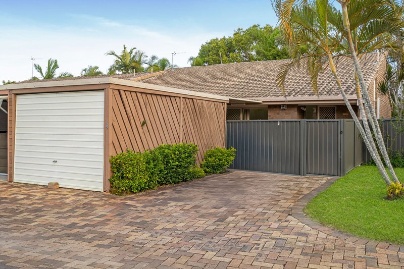 Photo - 4/81 Olsen Avenue, Labrador QLD 4215 - Image 1