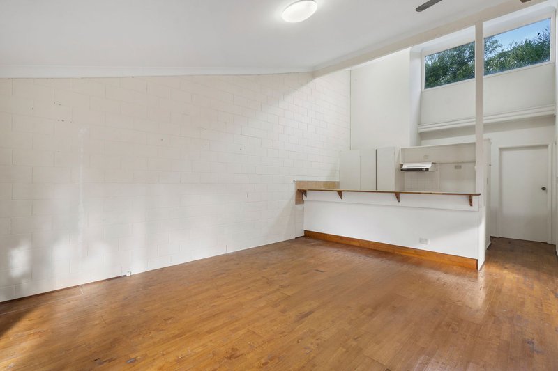 Photo - 4/81 Olsen Avenue, Labrador QLD 4215 - Image 6