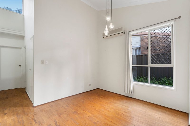 Photo - 4/81 Olsen Avenue, Labrador QLD 4215 - Image 7