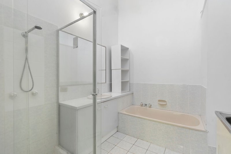 Photo - 4/81 Olsen Avenue, Labrador QLD 4215 - Image 10