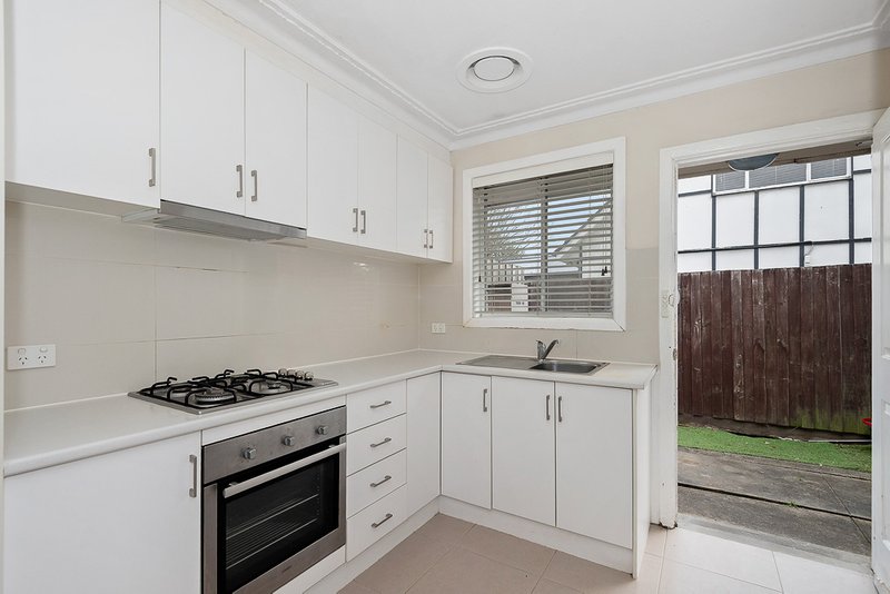 Photo - 4/82 Kelvinside Road, Noble Park VIC 3174 - Image 3