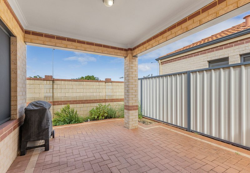 Photo - 4/82 Rangeview Road, Landsdale WA 6065 - Image 12