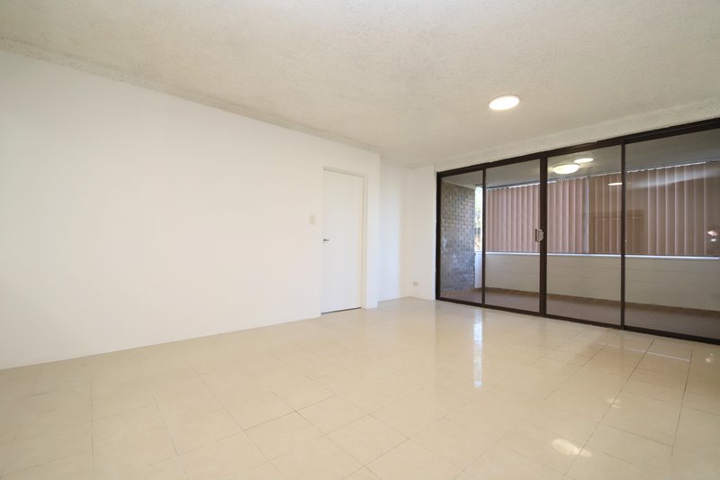 Photo - 4/85 Cairds Avenue, Bankstown NSW 2200 - Image 1