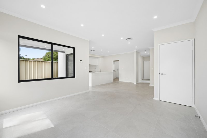 Photo - 4/85 Walanna Drive, Karawara WA 6152 - Image 3