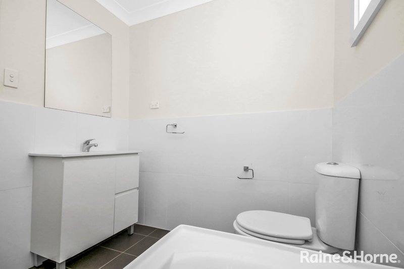 Photo - 4/86 Brisbane Street, Oxley Park NSW 2760 - Image 4