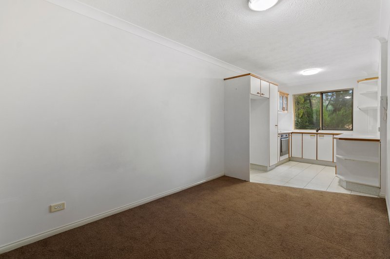 Photo - 4/88 Indooroopilly Road, Taringa QLD 4068 - Image 6