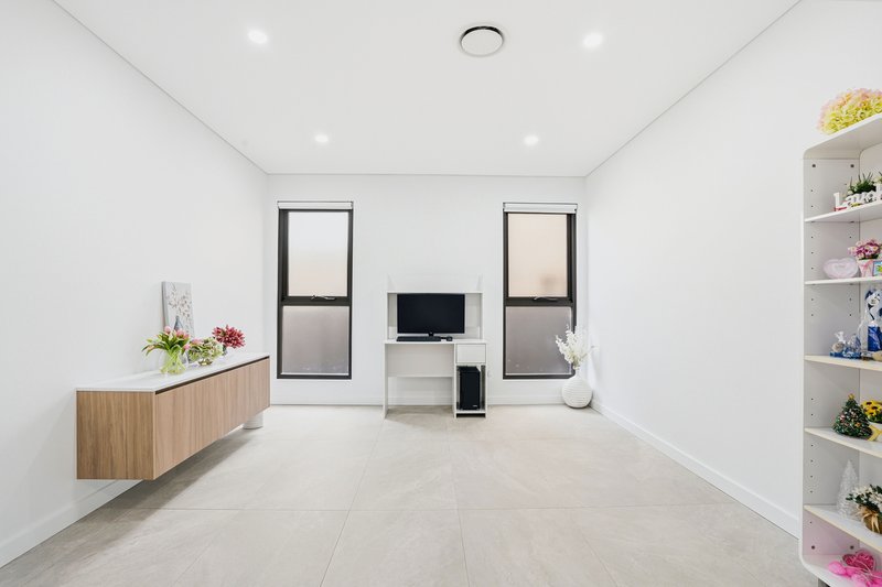 Photo - 48B Margaret Street, Fairfield West NSW 2165 - Image 9