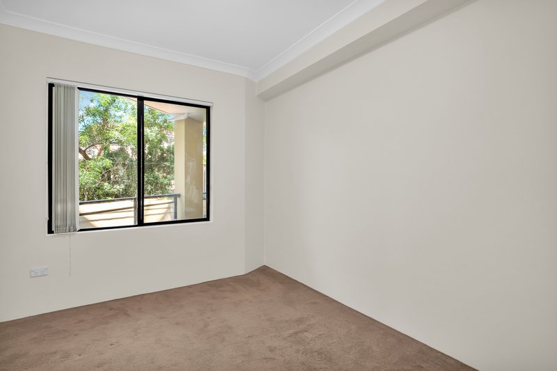 Photo - 4/9-13 Griffiths Street, Blacktown NSW 2148 - Image 5