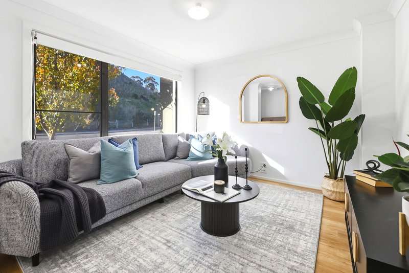 Photo - 49 Adelong Way, Bacchus Marsh VIC 3340 - Image 6