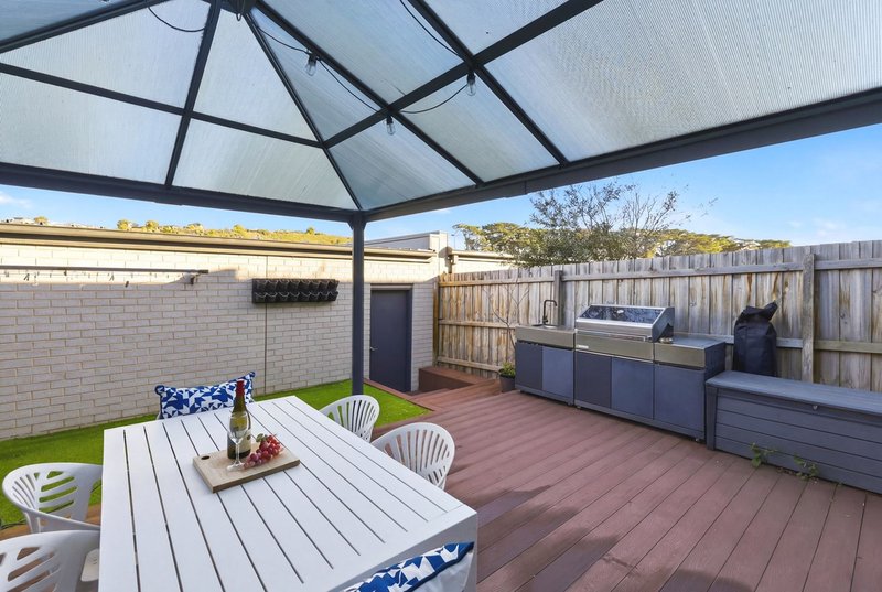 Photo - 49 Adelong Way, Bacchus Marsh VIC 3340 - Image 8