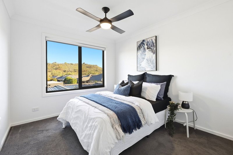 Photo - 49 Adelong Way, Bacchus Marsh VIC 3340 - Image 12