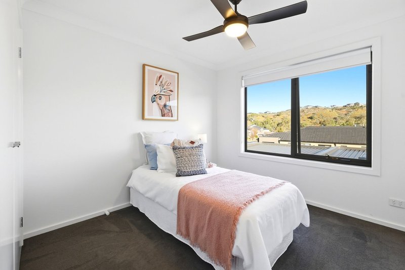 Photo - 49 Adelong Way, Bacchus Marsh VIC 3340 - Image 13