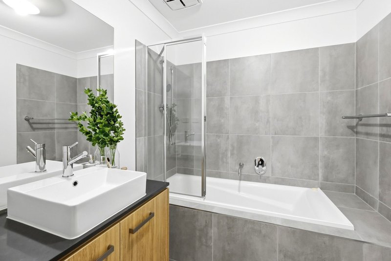 Photo - 49 Adelong Way, Bacchus Marsh VIC 3340 - Image 14