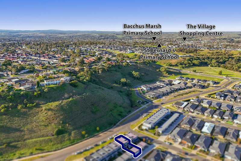 Photo - 49 Adelong Way, Bacchus Marsh VIC 3340 - Image 18