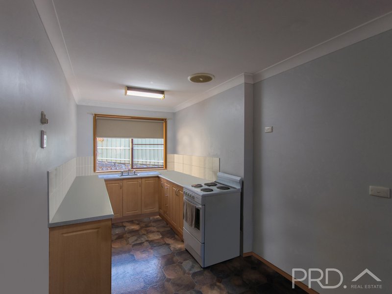 Photo - 4/9 Anderson Place, Tumut NSW 2720 - Image 6