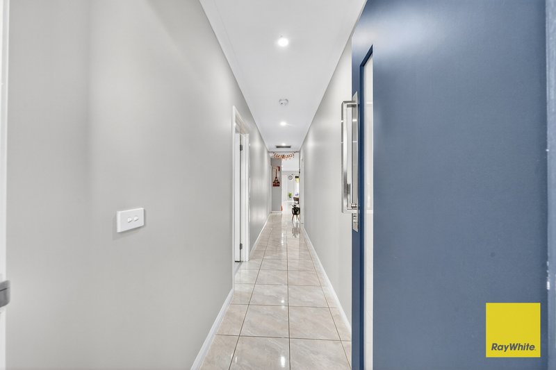 Photo - 49 Arkins Circuit, Tarneit VIC 3029 - Image 2