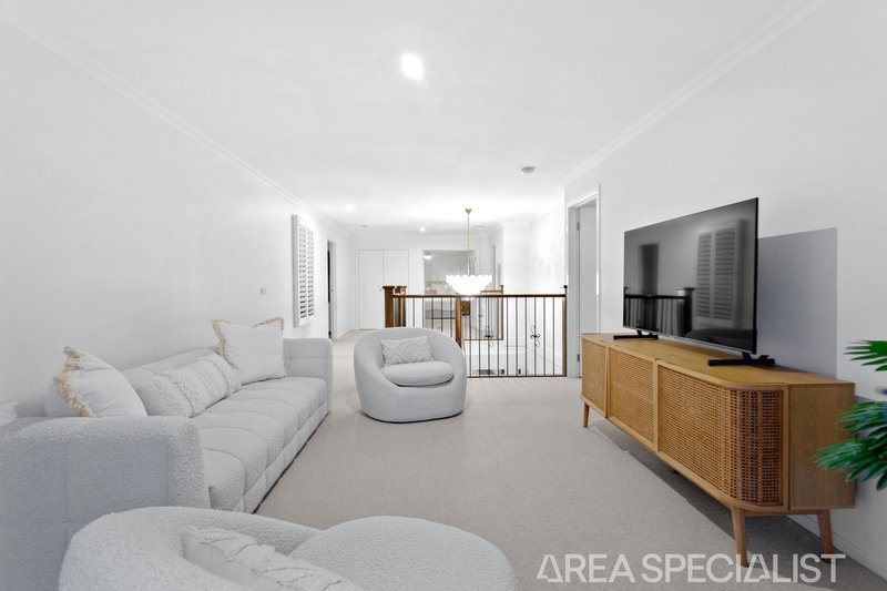 Photo - 49 Asteria Crescent, Cranbourne West VIC 3977 - Image 17