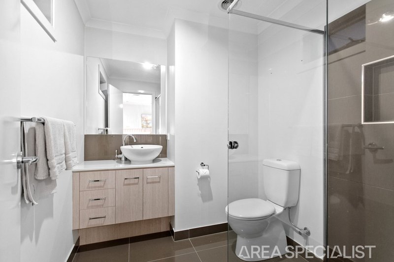 Photo - 49 Asteria Crescent, Cranbourne West VIC 3977 - Image 23