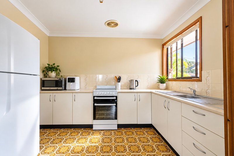 Photo - 49 Audie Parade, Berkeley Vale NSW 2261 - Image 3
