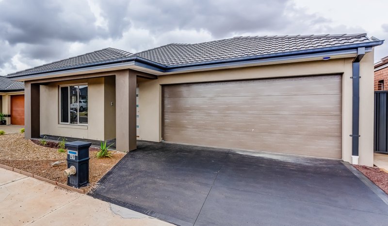 Photo - 49 Barrangi Drive, Tarneit VIC 3029 - Image 3