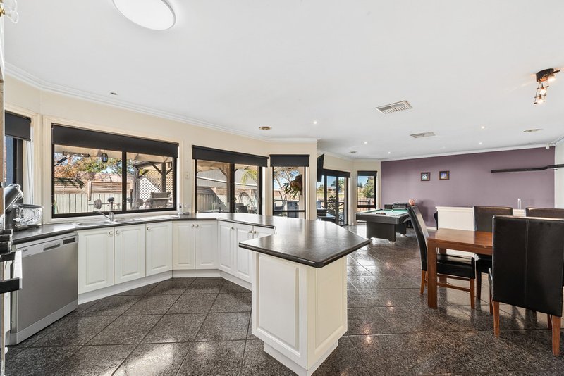 Photo - 49 Bellevue Boulevard, Hillside VIC 3037 - Image 4