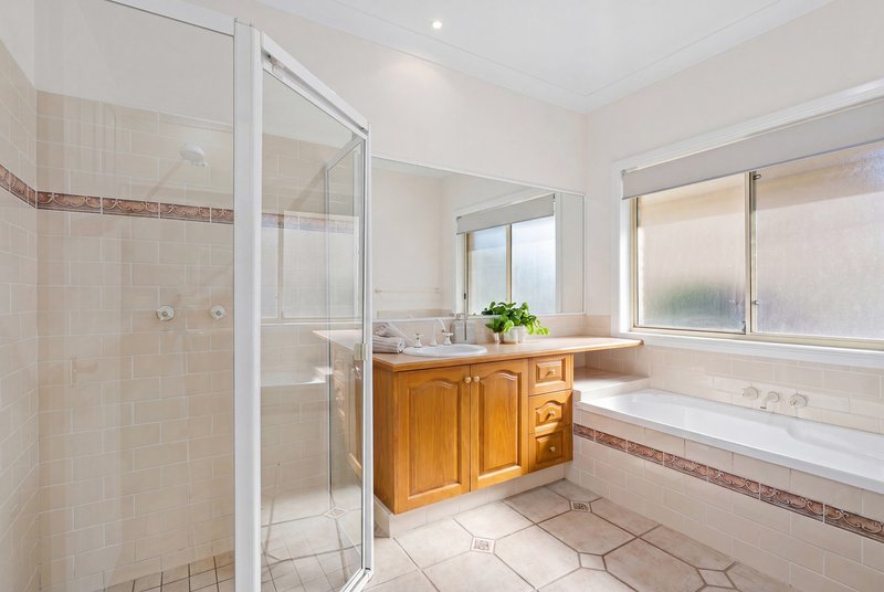 Photo - 49 Birdlife Court, Nerang QLD 4211 - Image 13