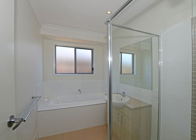 Photo - 49 Blaxland Road, Urraween QLD 4655 - Image 11