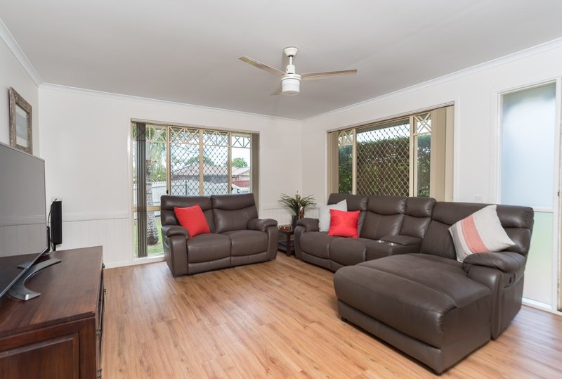 Photo - 49 Bottlebrush Drive, Regents Park QLD 4118 - Image 5