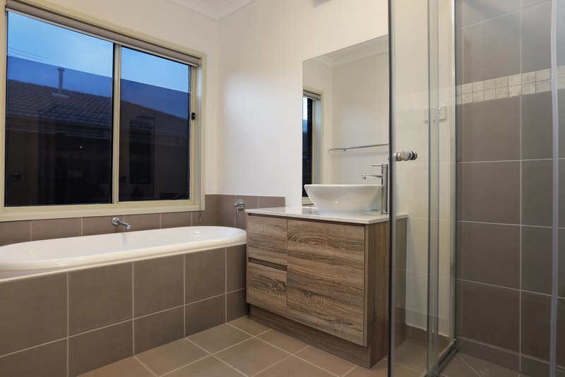 Photo - 49 Brownlow Drive, Point Cook VIC 3030 - Image 10