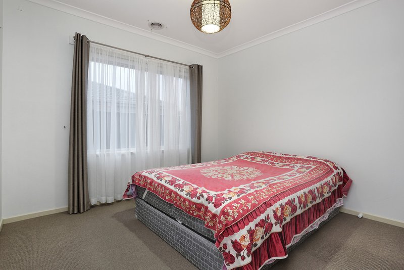 Photo - 49 Brownlow Drive, Point Cook VIC 3030 - Image 13