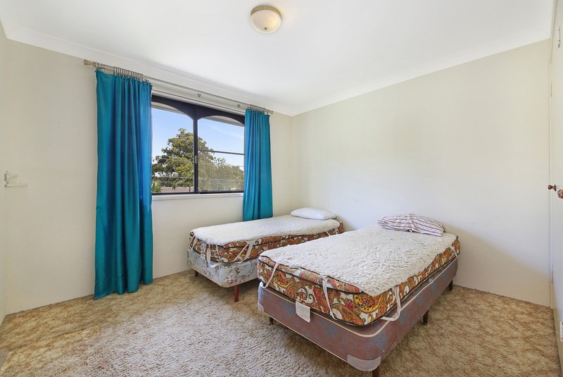 Photo - 49 Bunyip Street, Burleigh Heads QLD 4220 - Image 7