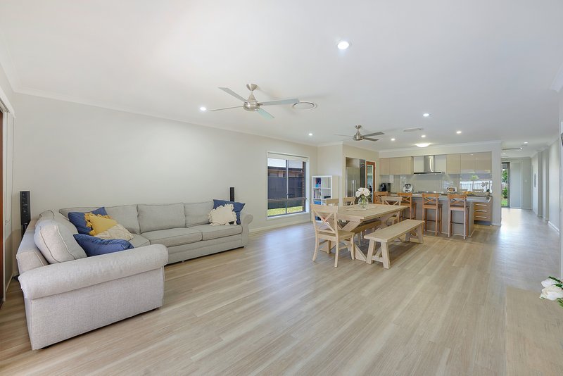 Photo - 49 Capricorn Circuit, North Lakes QLD 4509 - Image 5