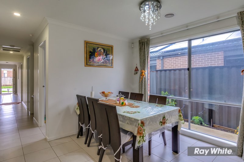 Photo - 49 Chantelle Parade, Tarneit VIC 3029 - Image 12