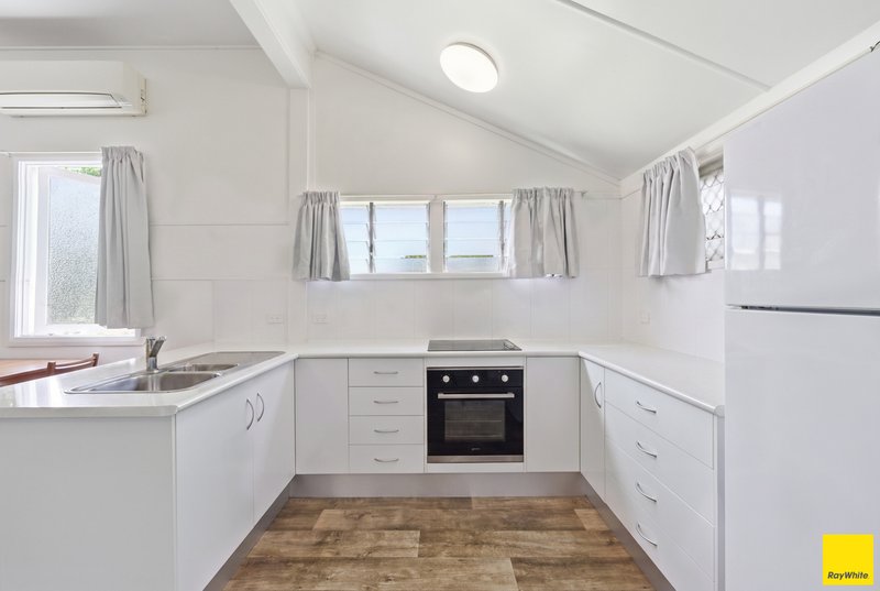 Photo - 49 Charles Street, Parramatta Park QLD 4870 - Image 4