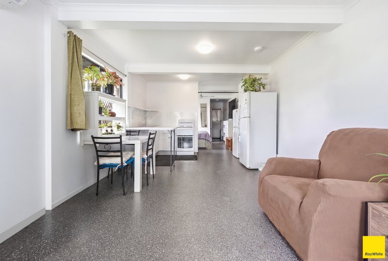 Photo - 49 Charles Street, Parramatta Park QLD 4870 - Image 13
