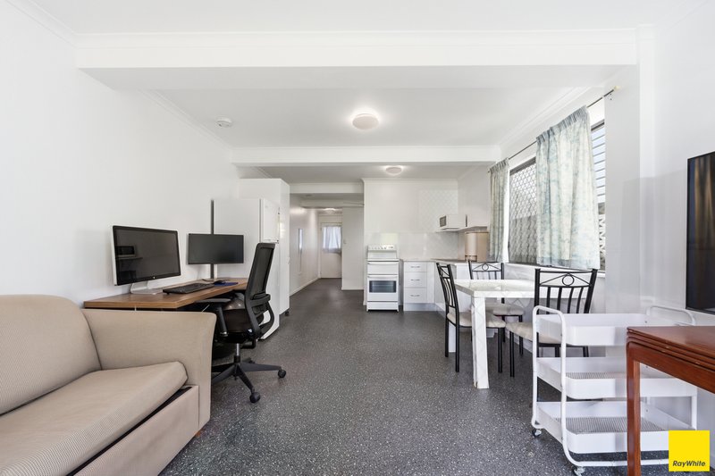 Photo - 49 Charles Street, Parramatta Park QLD 4870 - Image 18