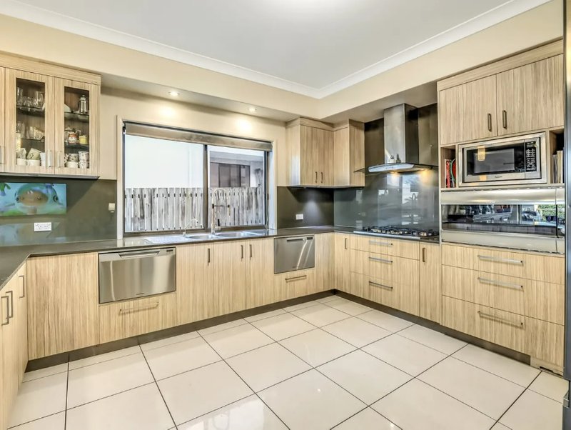 Photo - 49 Christensen Street, Urraween QLD 4655 - Image 11