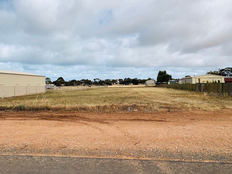 Photo - 49 Crutchett Road, Moonta SA 5558 - Image 2