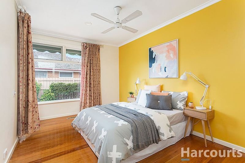 Photo - 49 Delmore Crescent, Glen Waverley VIC 3150 - Image 9