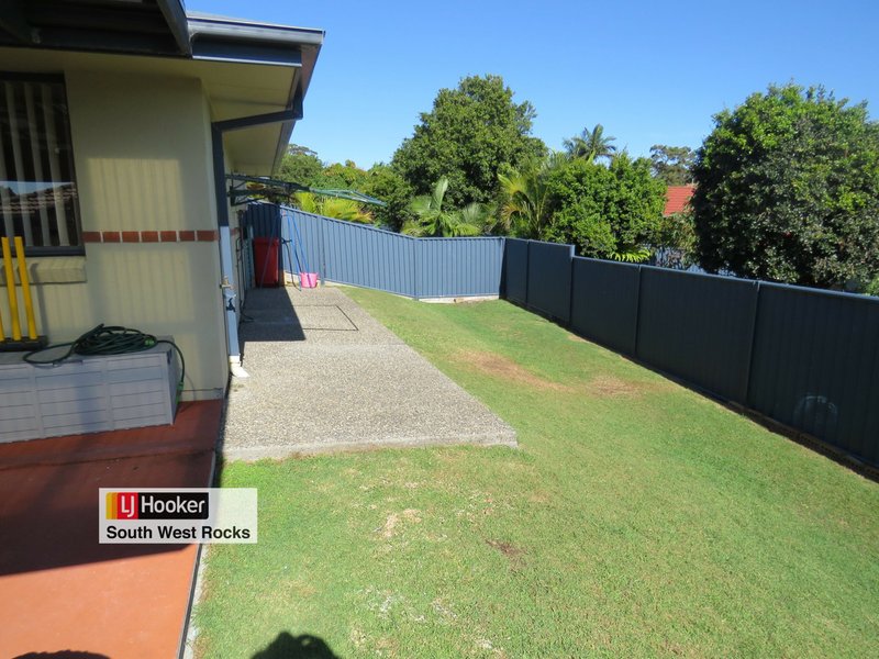 Photo - 49 Dennis Crescent, South West Rocks NSW 2431 - Image 7