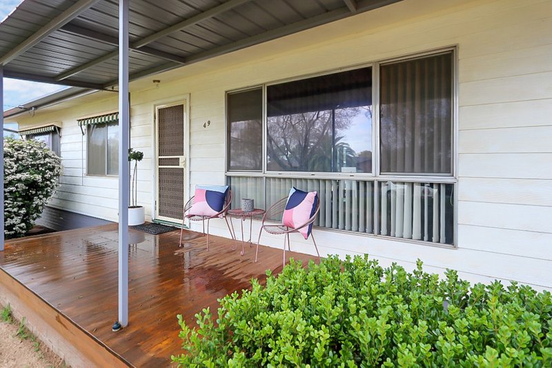 Photo - 49 Deutcher Street, Temora NSW 2666 - Image 2