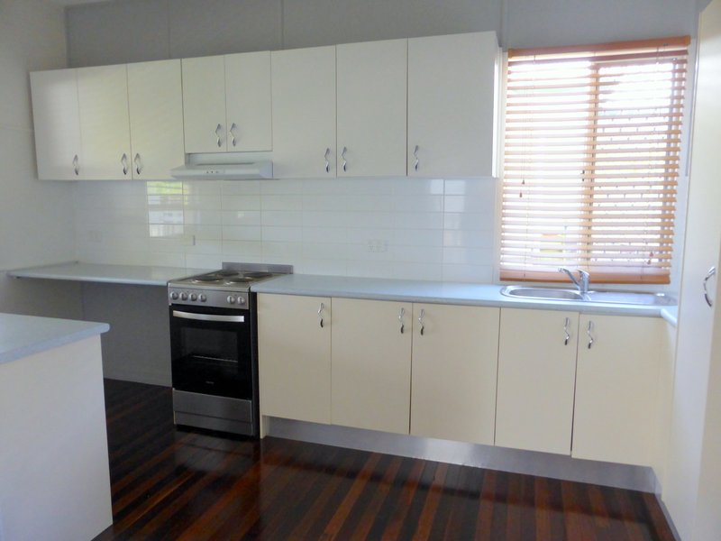 Photo - 49 Donald Street, Woody Point QLD 4019 - Image 11