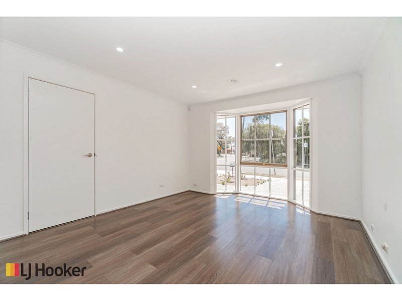 Photo - 49 Dorchester Street, Craigieburn VIC 3064 - Image 12