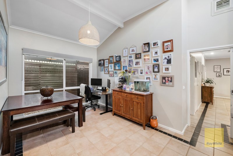 Photo - 49 Doris Drive, Hoppers Crossing VIC 3029 - Image 5