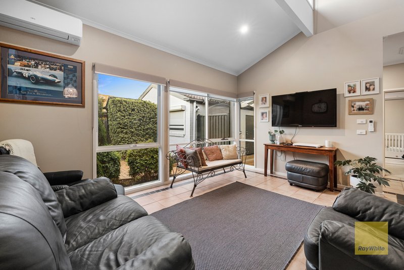 Photo - 49 Doris Drive, Hoppers Crossing VIC 3029 - Image 11