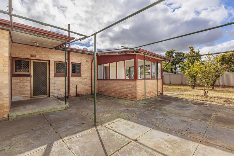 Photo - 49 Dudley Crescent, Mansfield Park SA 5012 - Image 21