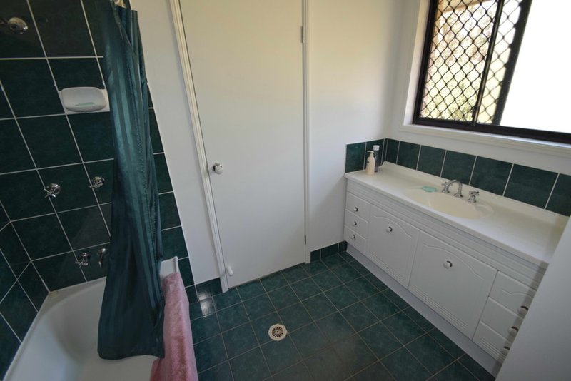 Photo - 49 Edinburgh Drive, Mount Hallen QLD 4312 - Image 9